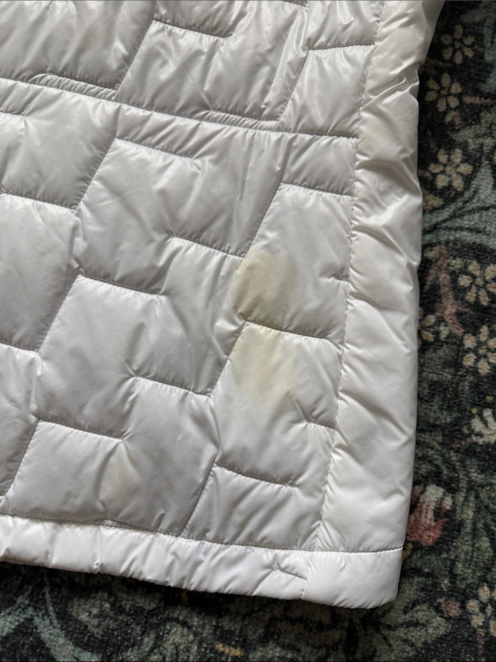 White pullover zip jacket. - Picture 3 of 4